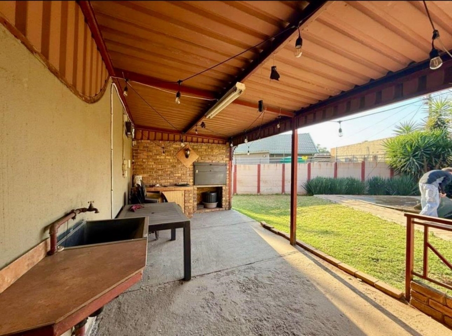 4 Bedroom Property for Sale in Verwoerdpark Gauteng