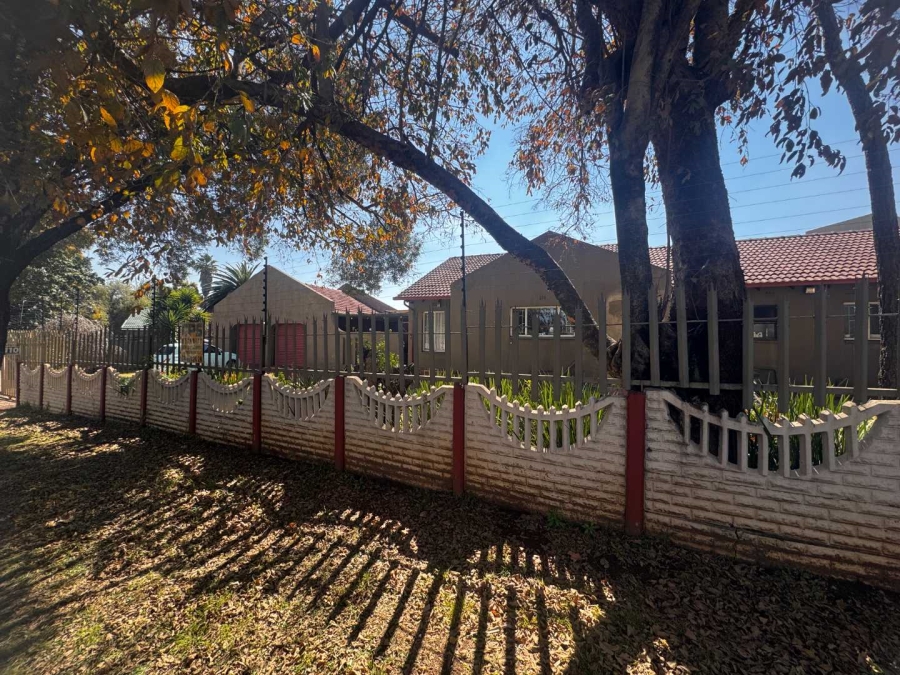 4 Bedroom Property for Sale in Verwoerdpark Gauteng