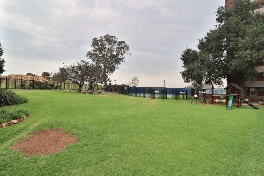 To Let 2 Bedroom Property for Rent in Constantia Kloof Gauteng