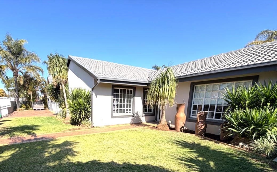 3 Bedroom Property for Sale in Faerie Glen Gauteng