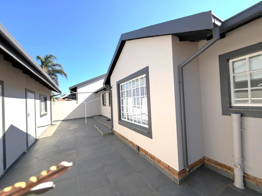3 Bedroom Property for Sale in Faerie Glen Gauteng