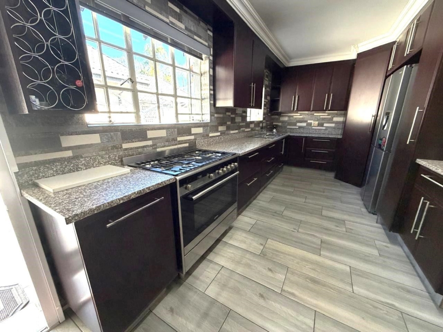 3 Bedroom Property for Sale in Faerie Glen Gauteng