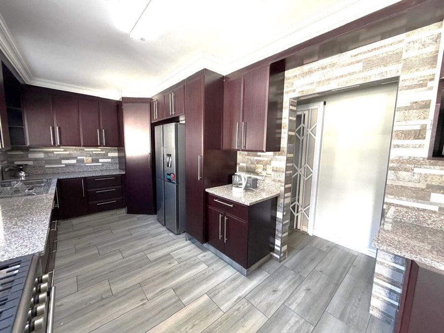 3 Bedroom Property for Sale in Faerie Glen Gauteng
