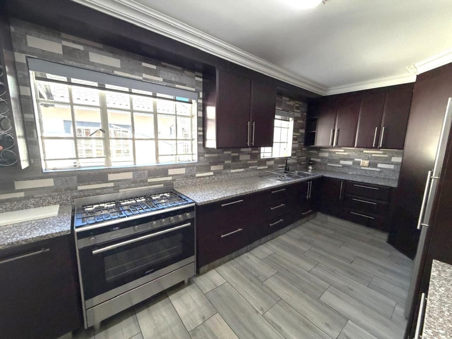 3 Bedroom Property for Sale in Faerie Glen Gauteng