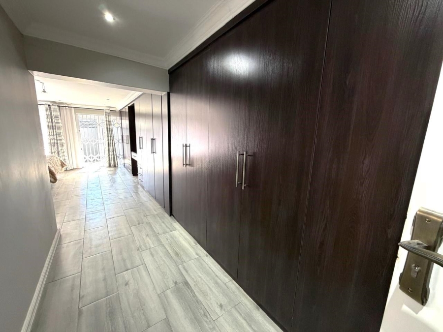 3 Bedroom Property for Sale in Faerie Glen Gauteng