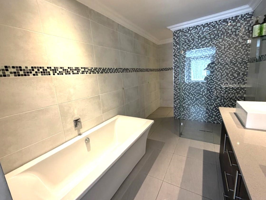 3 Bedroom Property for Sale in Faerie Glen Gauteng