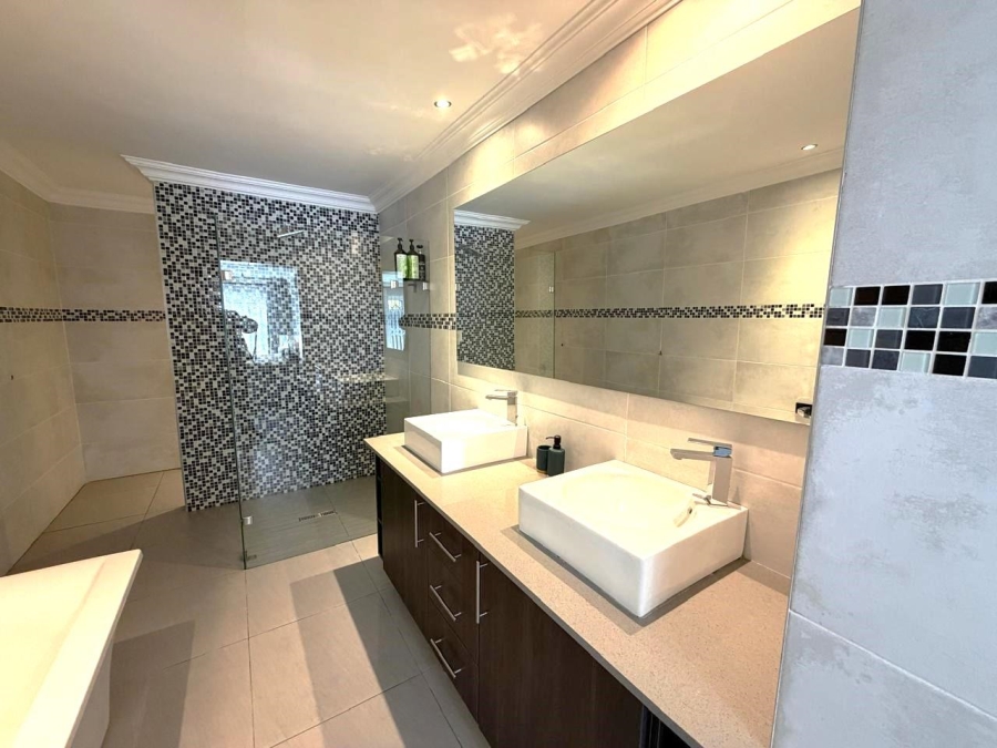 3 Bedroom Property for Sale in Faerie Glen Gauteng