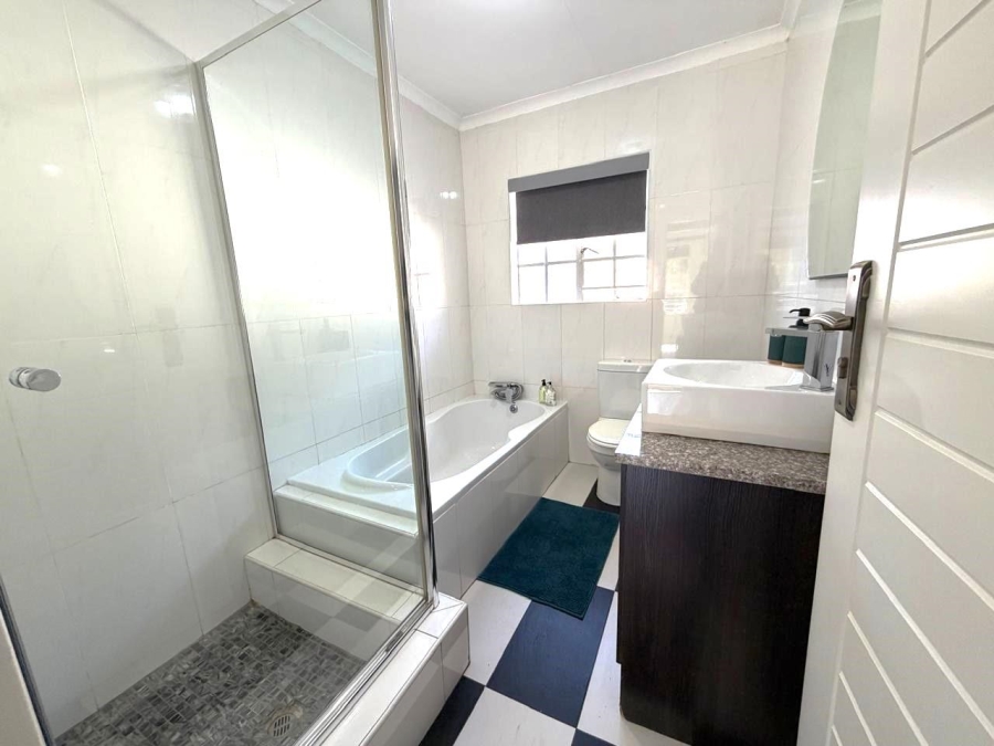 3 Bedroom Property for Sale in Faerie Glen Gauteng