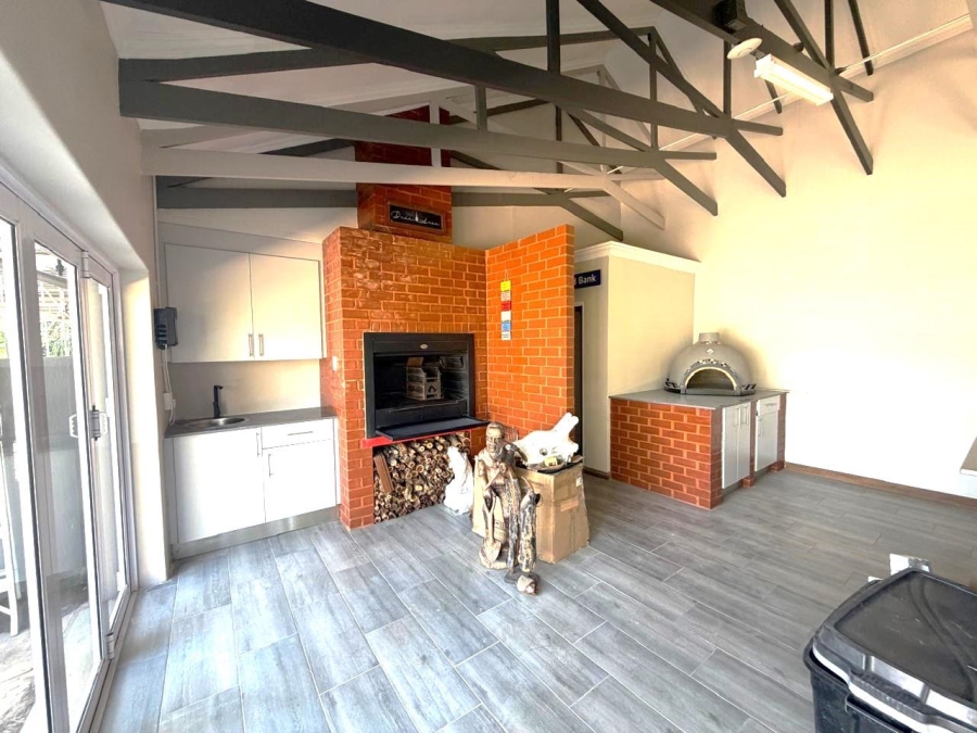 3 Bedroom Property for Sale in Faerie Glen Gauteng