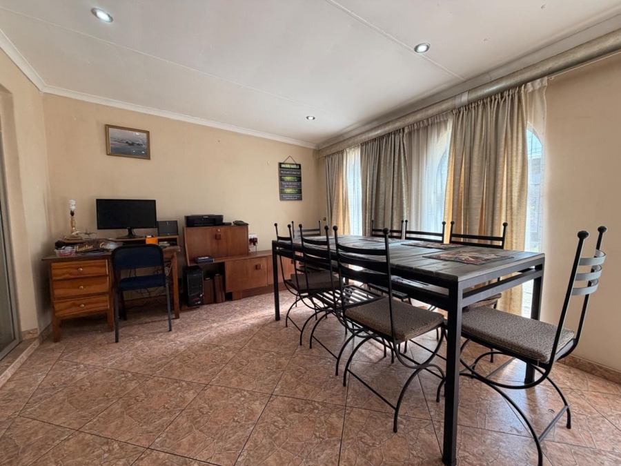3 Bedroom Property for Sale in Mountain View Gauteng