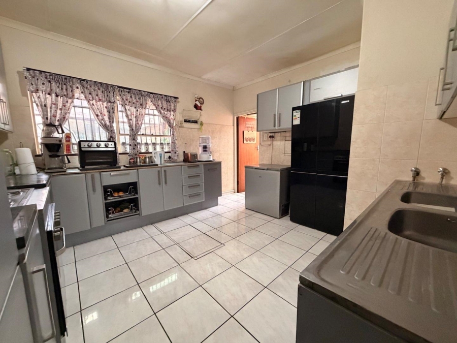 3 Bedroom Property for Sale in Mountain View Gauteng