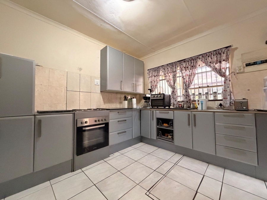 3 Bedroom Property for Sale in Mountain View Gauteng