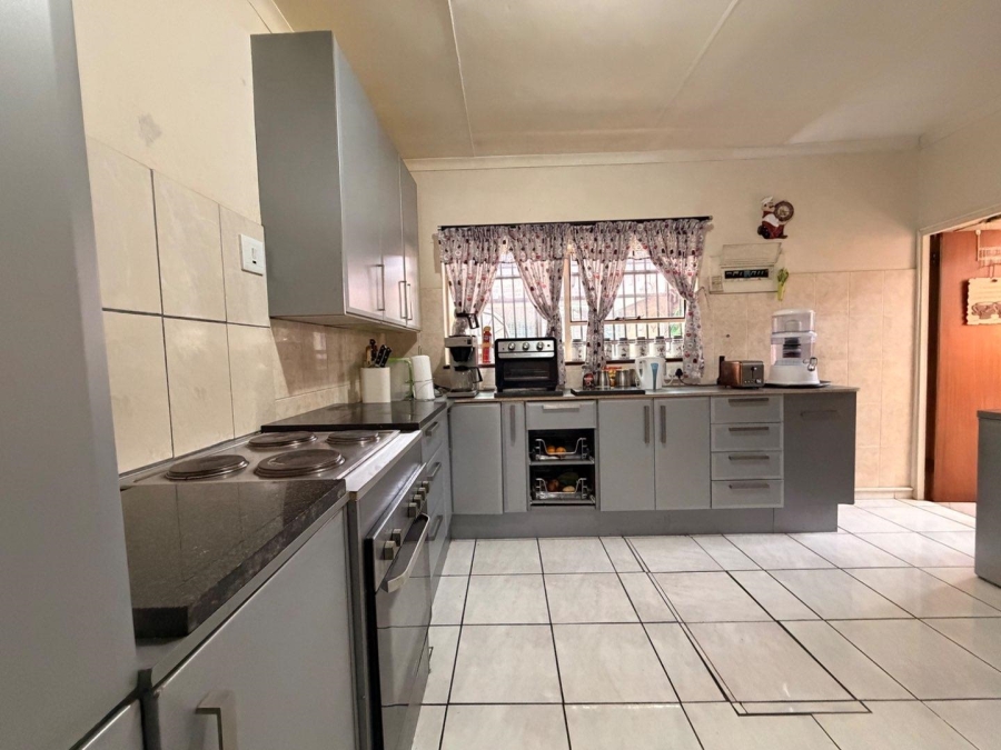 3 Bedroom Property for Sale in Mountain View Gauteng