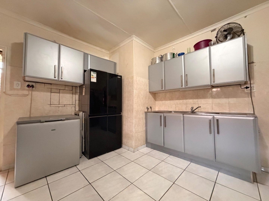 3 Bedroom Property for Sale in Mountain View Gauteng