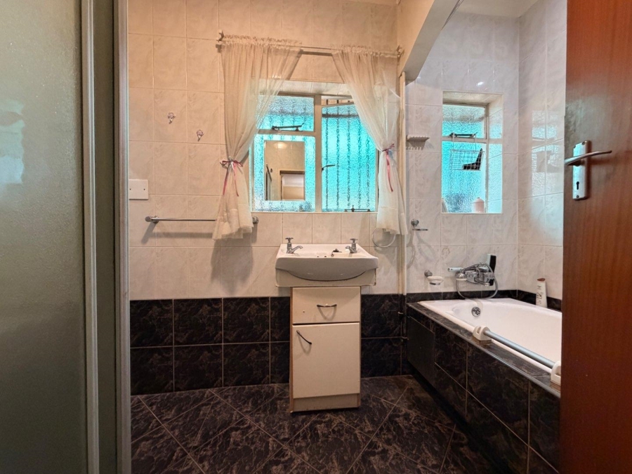 3 Bedroom Property for Sale in Mountain View Gauteng