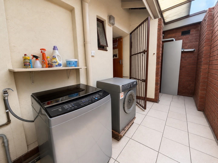 3 Bedroom Property for Sale in Mountain View Gauteng