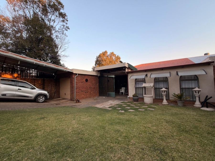 3 Bedroom Property for Sale in Mountain View Gauteng