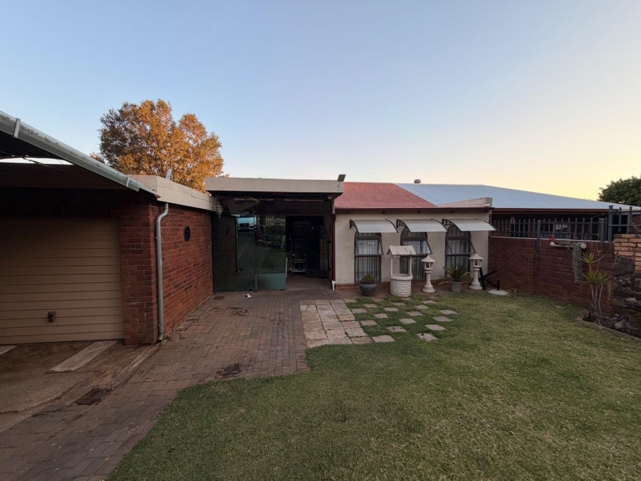 3 Bedroom Property for Sale in Mountain View Gauteng