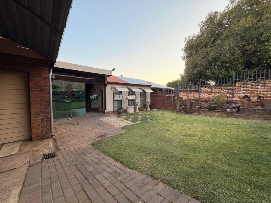 3 Bedroom Property for Sale in Mountain View Gauteng