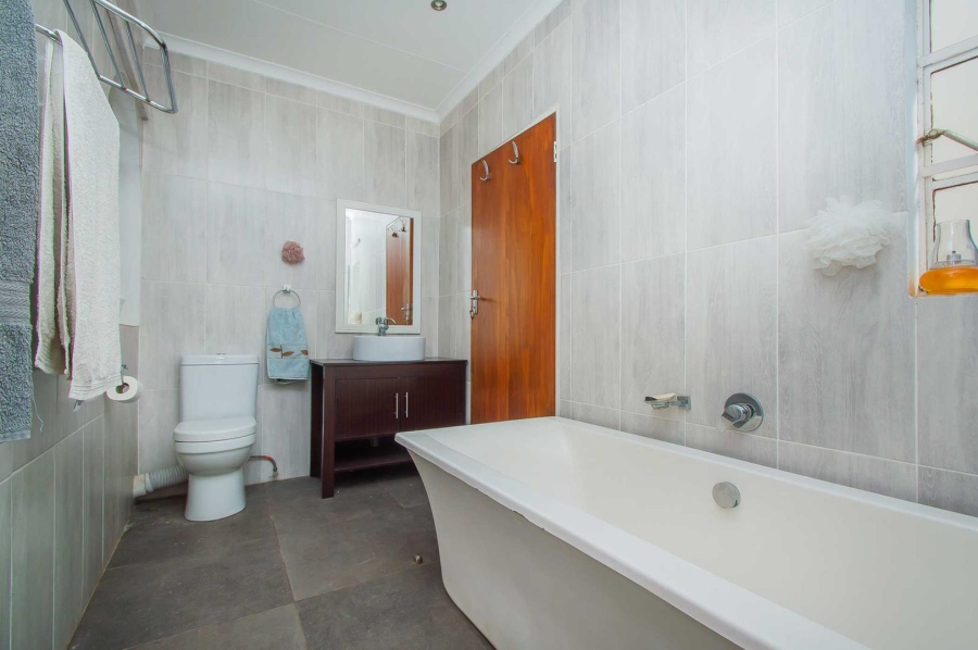 3 Bedroom Property for Sale in Bromhof Gauteng