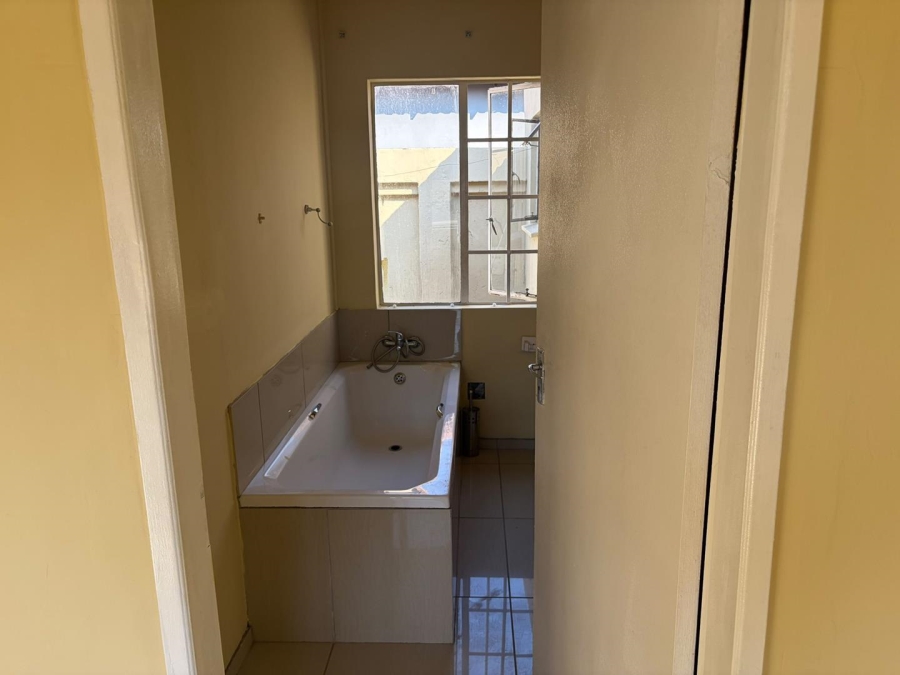2 Bedroom Property for Sale in Rosslyn Gauteng