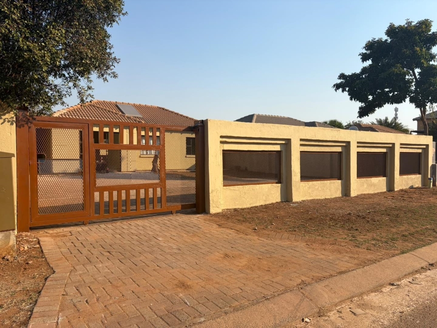 2 Bedroom Property for Sale in Rosslyn Gauteng