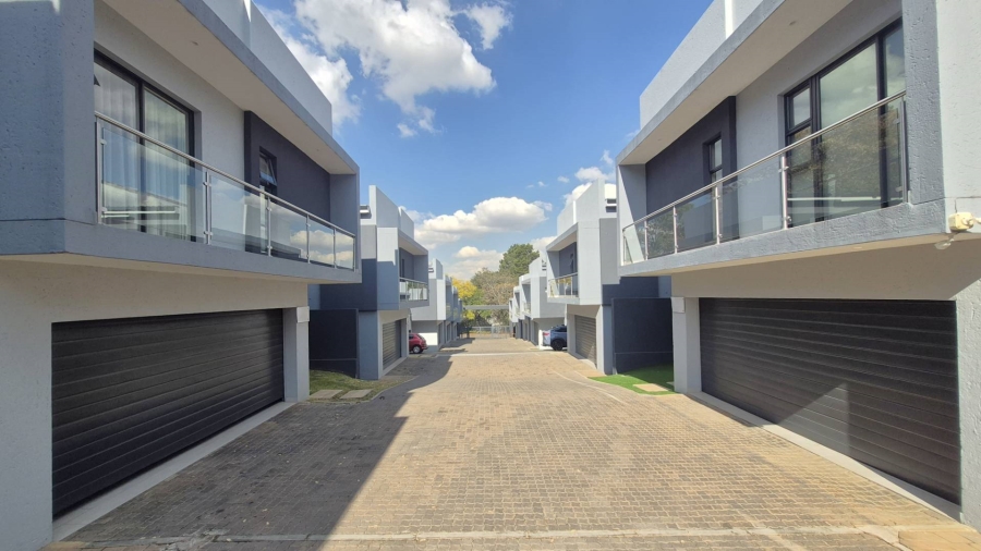 3 Bedroom Property for Sale in Bryanston East Gauteng