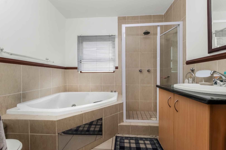 To Let 2 Bedroom Property for Rent in Fourways Gauteng