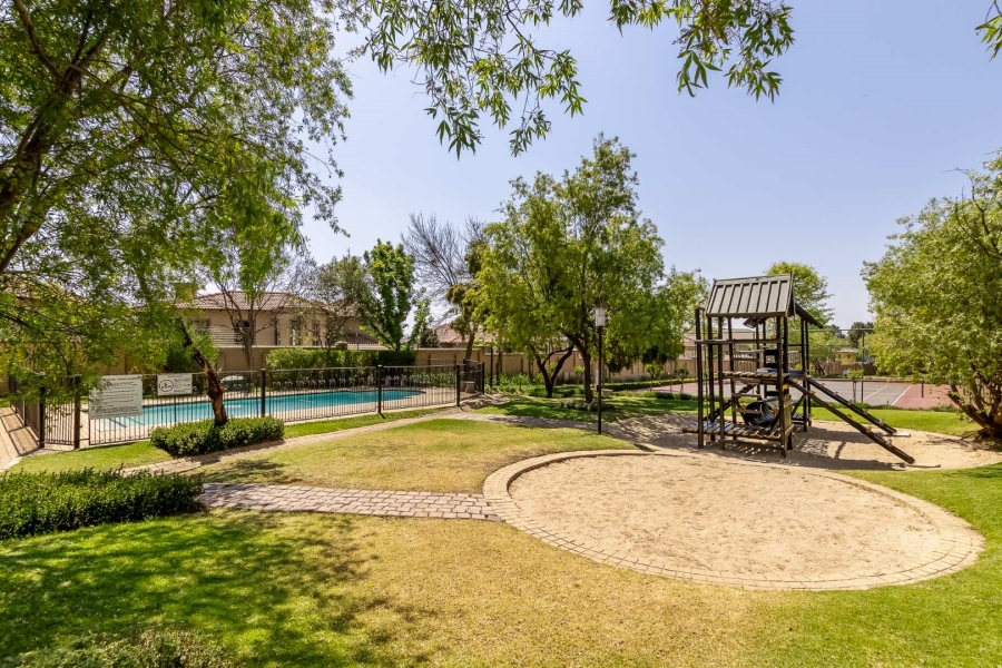 To Let 2 Bedroom Property for Rent in Fourways Gauteng