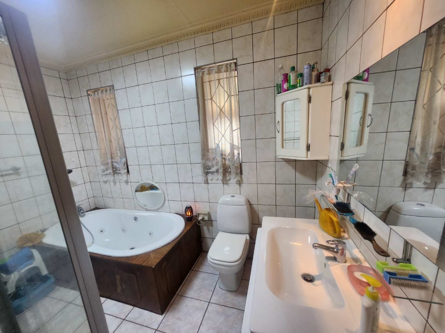 2 Bedroom Property for Sale in Regents Park Gauteng