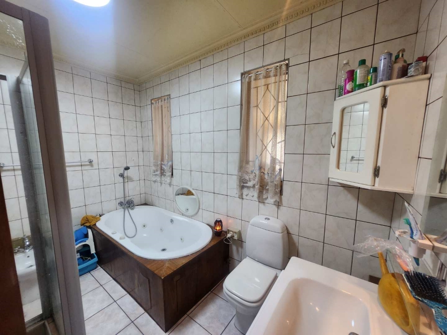2 Bedroom Property for Sale in Regents Park Gauteng