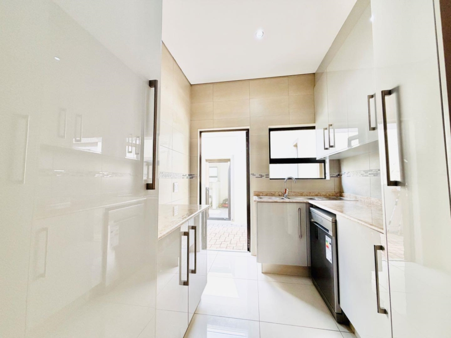 4 Bedroom Property for Sale in Blue Valley Golf Estate Gauteng