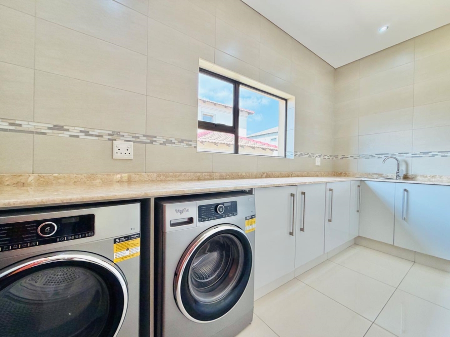 4 Bedroom Property for Sale in Blue Valley Golf Estate Gauteng