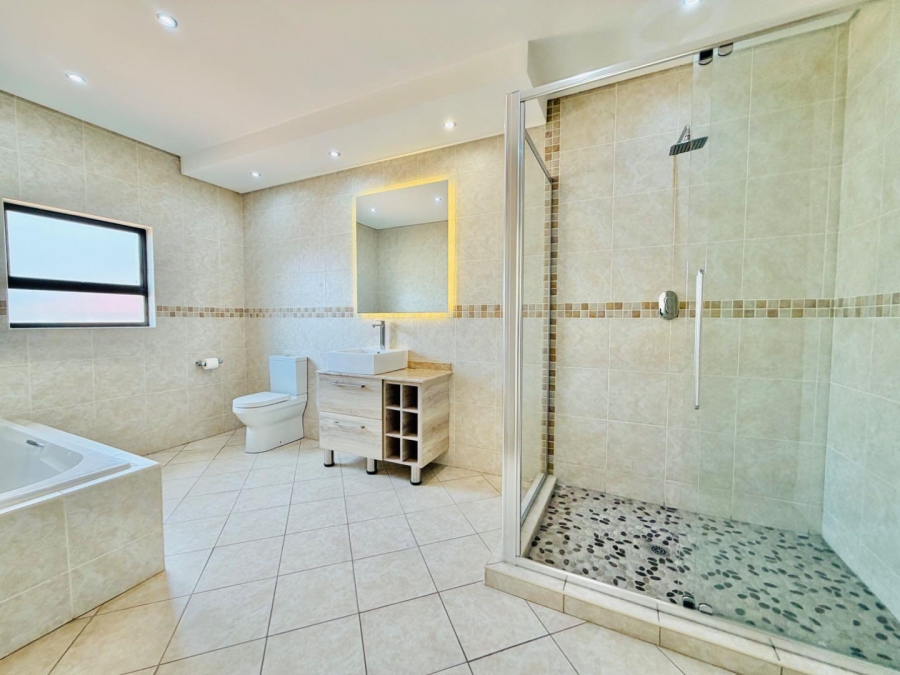 4 Bedroom Property for Sale in Blue Valley Golf Estate Gauteng