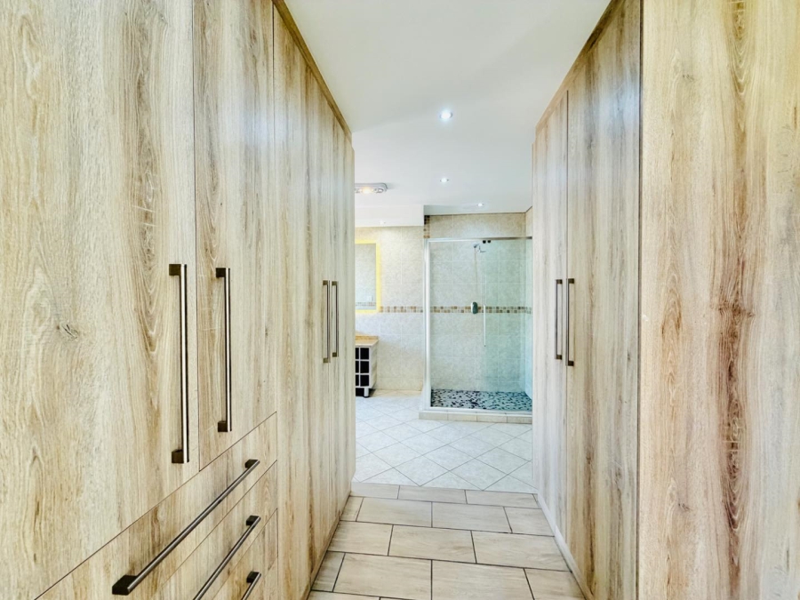 4 Bedroom Property for Sale in Blue Valley Golf Estate Gauteng