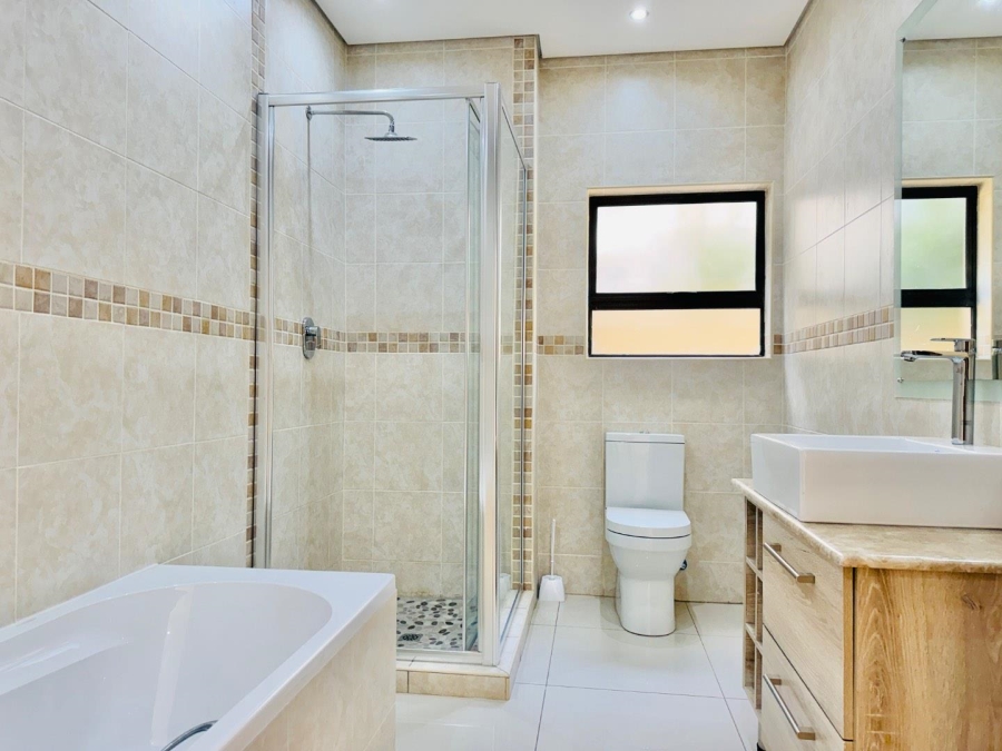 4 Bedroom Property for Sale in Blue Valley Golf Estate Gauteng