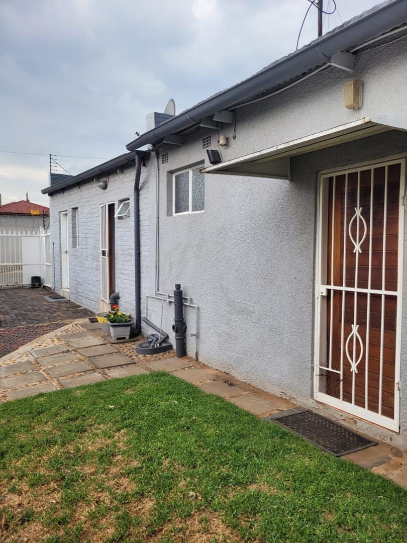 6 Bedroom Property for Sale in Brixton Gauteng