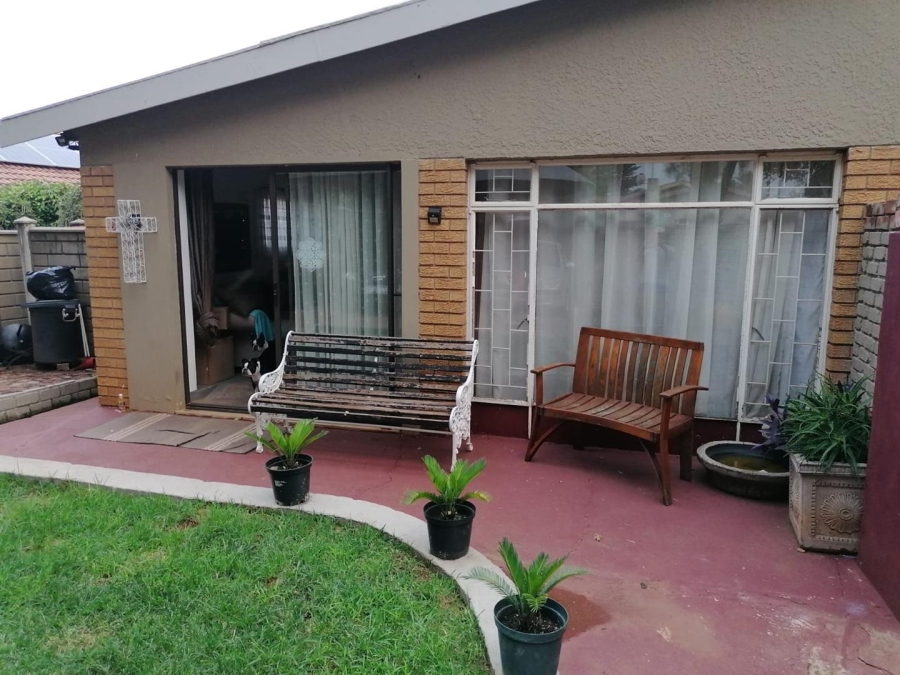 3 Bedroom Property for Sale in Rothdene Gauteng