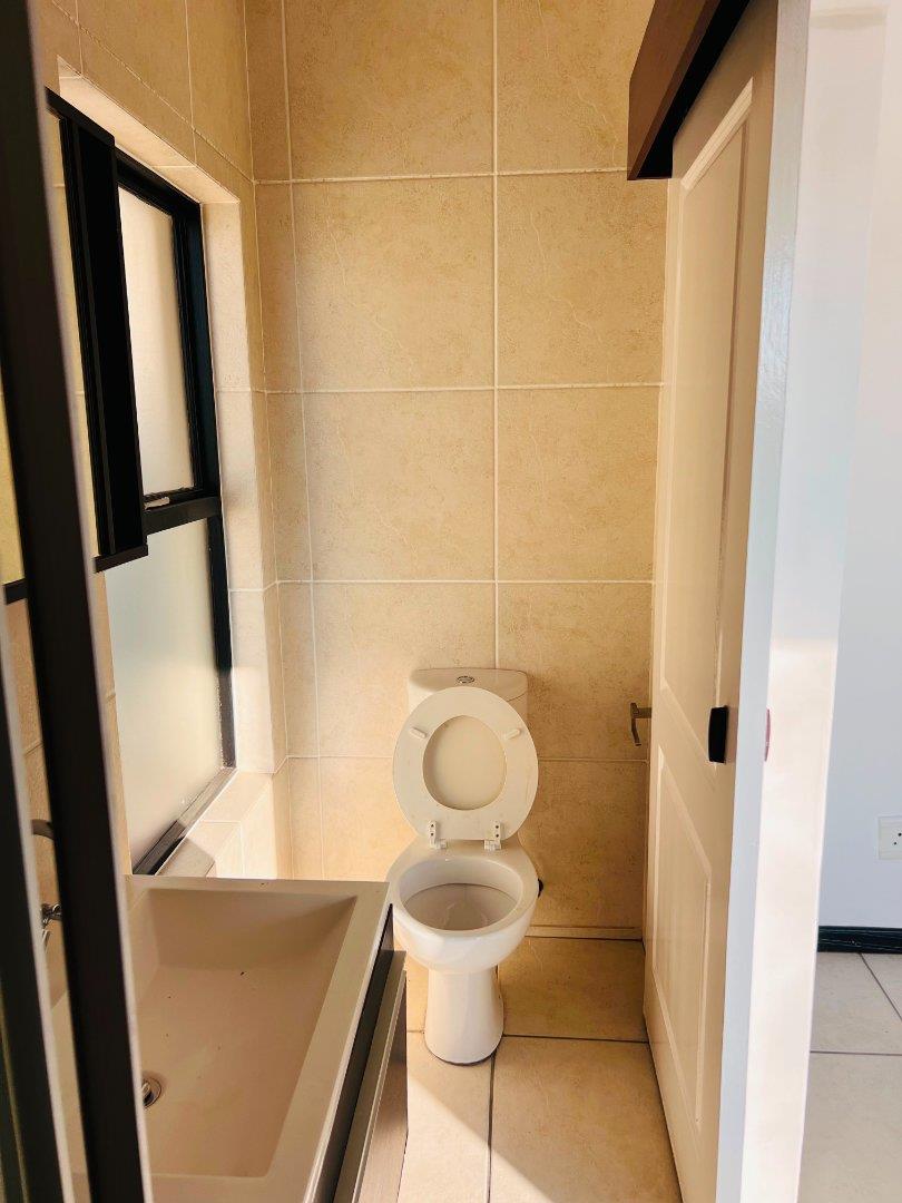 2 Bedroom Property for Sale in Greenstone Hill Gauteng
