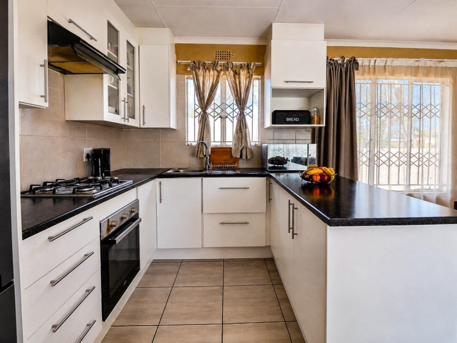 3 Bedroom Property for Sale in Country View Gauteng