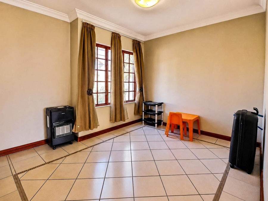 3 Bedroom Property for Sale in Kosmosdal Gauteng