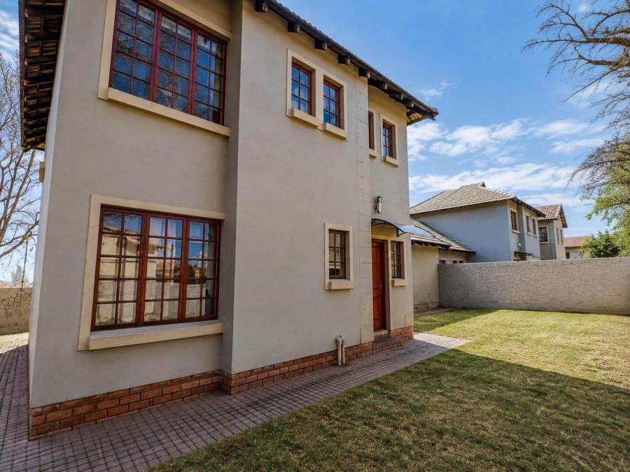 3 Bedroom Property for Sale in Kosmosdal Gauteng