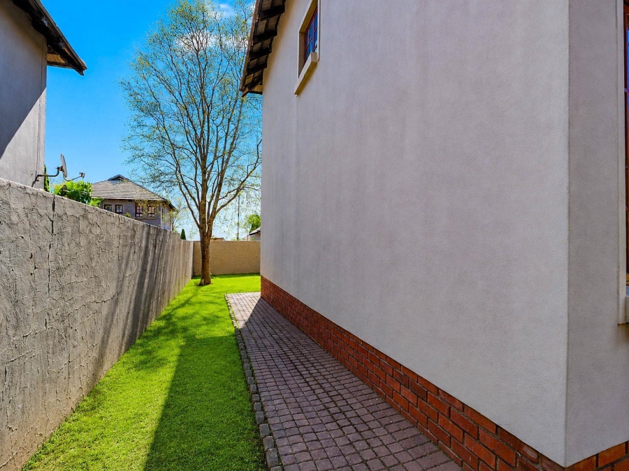 3 Bedroom Property for Sale in Kosmosdal Gauteng