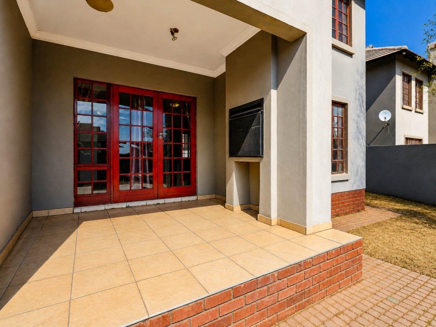 3 Bedroom Property for Sale in Kosmosdal Gauteng