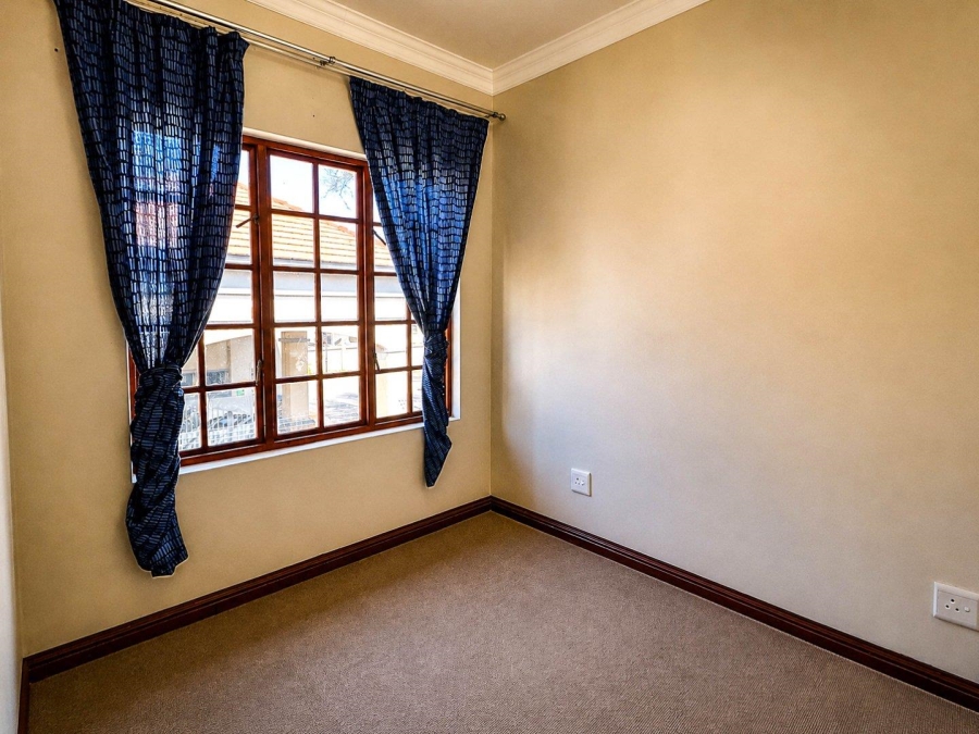 3 Bedroom Property for Sale in Kosmosdal Gauteng