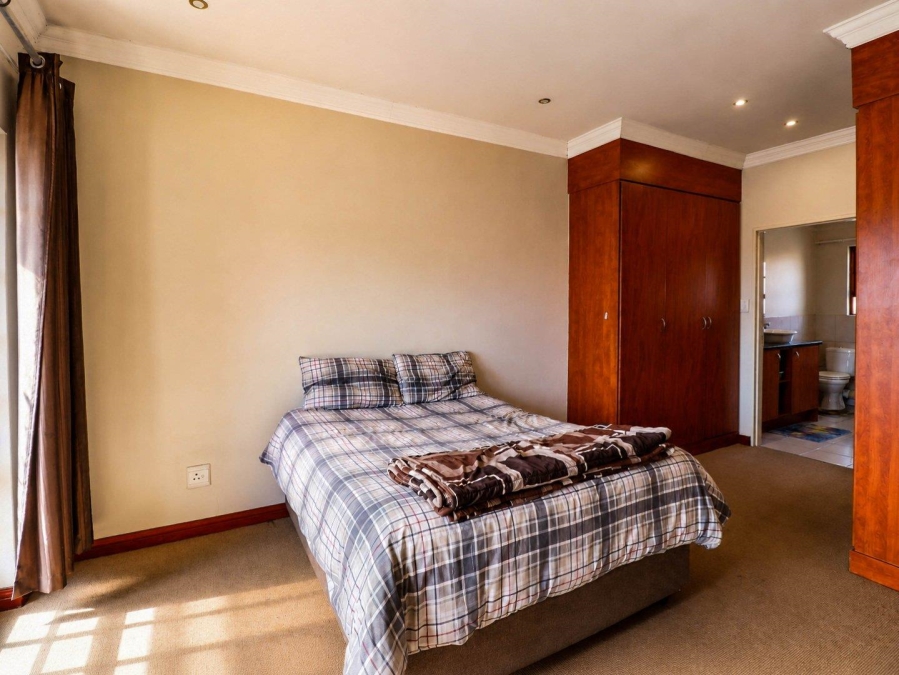 3 Bedroom Property for Sale in Kosmosdal Gauteng