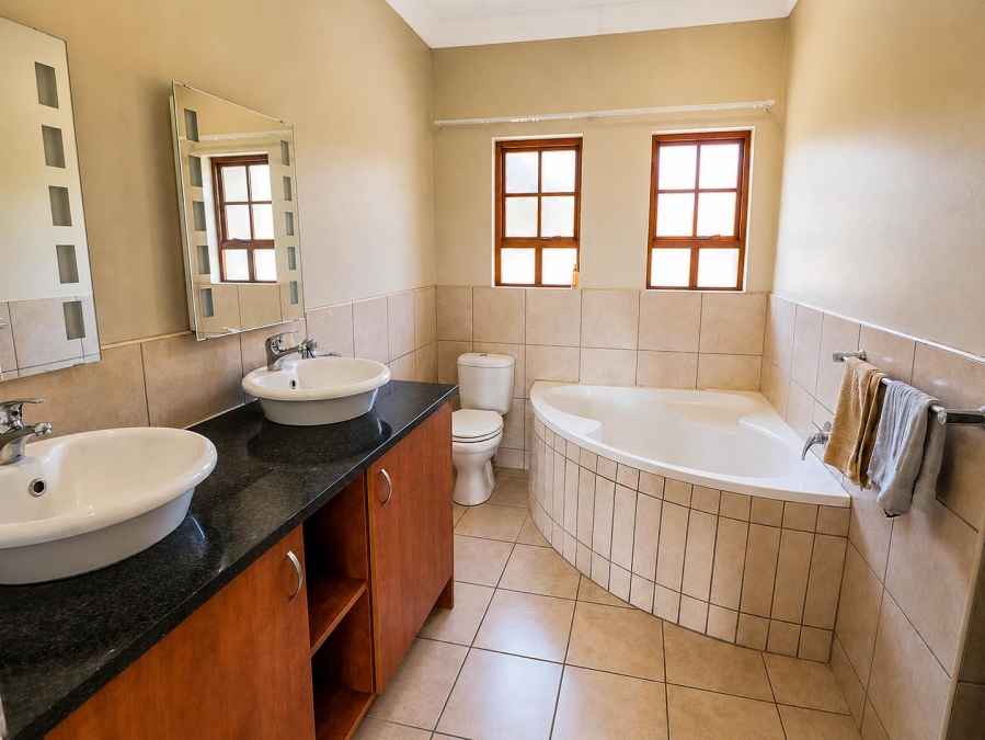 3 Bedroom Property for Sale in Kosmosdal Gauteng