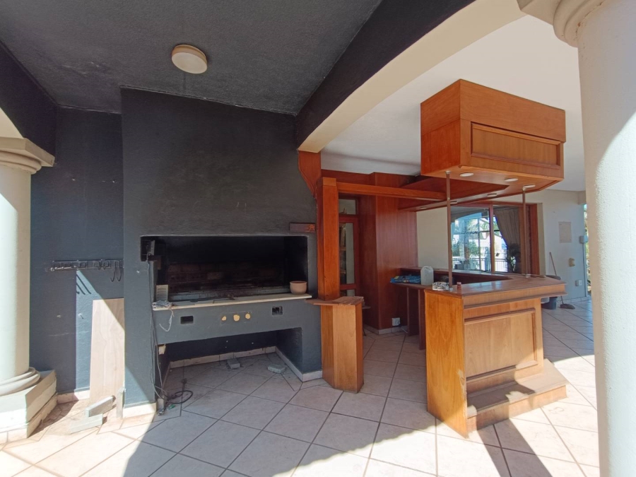 6 Bedroom Property for Sale in Waterkloof Ridge Gauteng