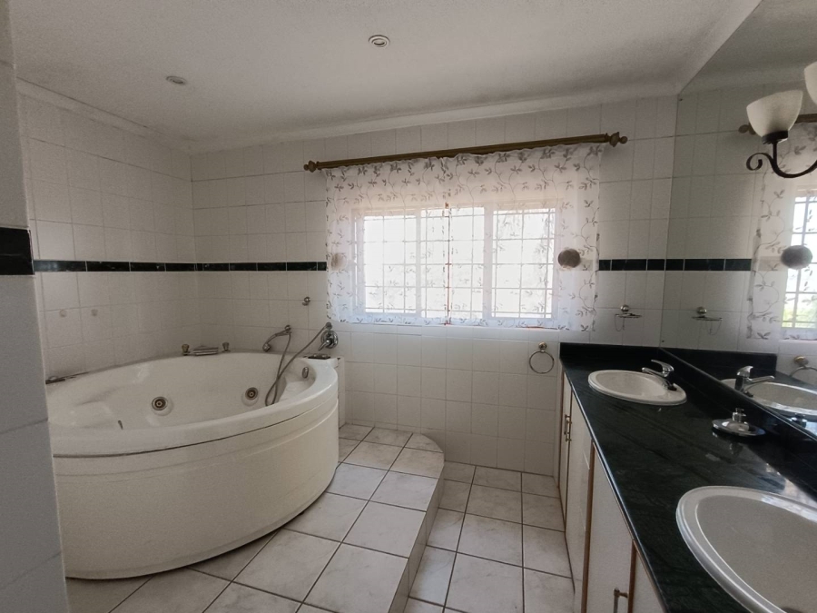 6 Bedroom Property for Sale in Waterkloof Ridge Gauteng