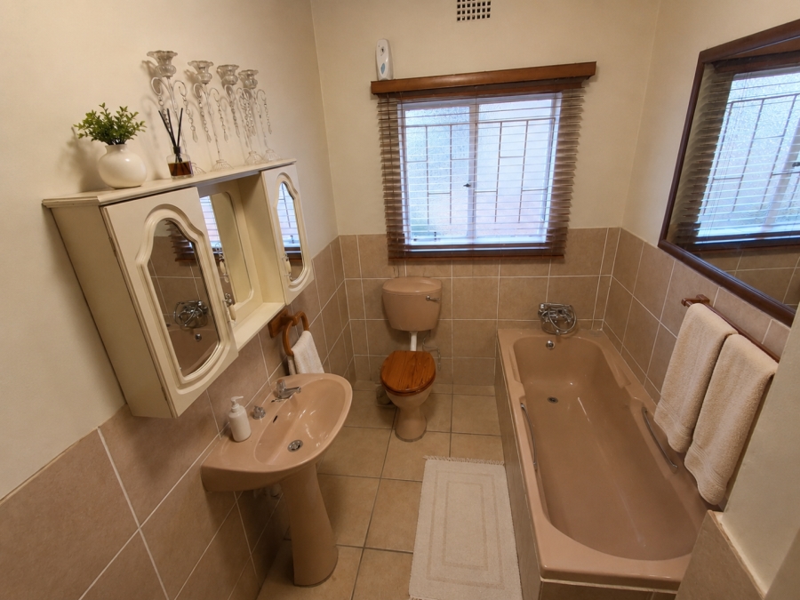 5 Bedroom Property for Sale in Meyerspark Gauteng